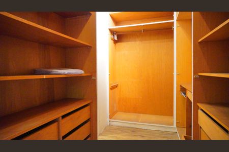 Apartamento à venda com 265m², 3 quartos e 2 vagasCloset da suíte