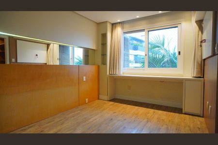 Quatro 1 suite  de apartamento à venda com 4 quartos, 265m² em Jardim Lindóia, Porto Alegre