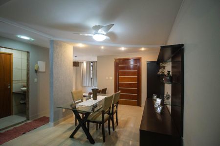 Casa para alugar com 225m², 2 quartos e 2 vagas Casa para alugar com 225m², 2 quartos e 2 vagasSala
