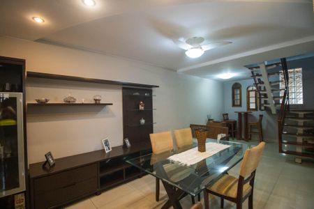 Sala de casa para alugar com 2 quartos, 225m² em Porto Novo, São Gonçalo