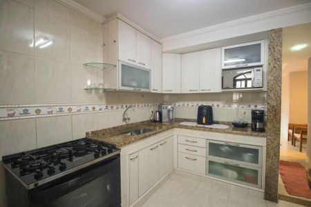 Casa para alugar com 225m², 2 quartos e 2 vagas Casa para alugar com 225m², 2 quartos e 2 vagasCozinha