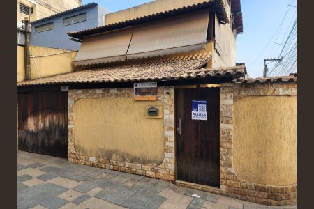 Casa para alugar com 225m², 2 quartos e 2 vagas Casa para alugar com 225m², 2 quartos e 2 vagasFachada