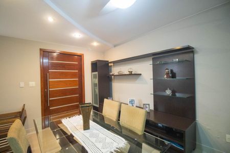 Casa para alugar com 225m², 2 quartos e 2 vagas Casa para alugar com 225m², 2 quartos e 2 vagasSala