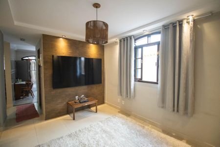 Casa para alugar com 225m², 2 quartos e 2 vagas Casa para alugar com 225m², 2 quartos e 2 vagasSala