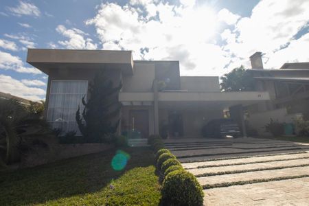Casa de condomínio à venda com 430m², 6 quartos e 3 vagas Casa de condomínio à venda com 430m², 6 quartos e 3 vagasFachada