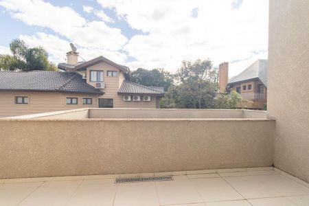 Casa de condomínio à venda com 430m², 6 quartos e 3 vagas Casa de condomínio à venda com 430m², 6 quartos e 3 vagasVaranda do Quarto Suite 4