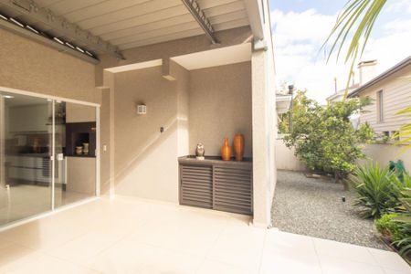 Casa de condomínio à venda com 430m², 6 quartos e 3 vagas Casa de condomínio à venda com 430m², 6 quartos e 3 vagasVaranda da Cozinha