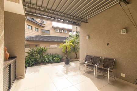 Casa de condomínio à venda com 430m², 6 quartos e 3 vagas Casa de condomínio à venda com 430m², 6 quartos e 3 vagasVaranda da Cozinha