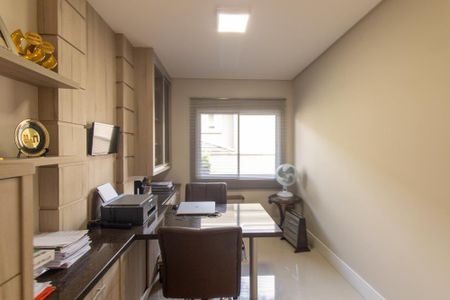 Casa de condomínio à venda com 430m², 6 quartos e 3 vagas Casa de condomínio à venda com 430m², 6 quartos e 3 vagasEscritorio
