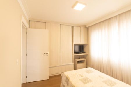 Casa de condomínio à venda com 430m², 6 quartos e 3 vagas Casa de condomínio à venda com 430m², 6 quartos e 3 vagasQuarto 2 Suite 2