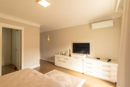 Casa de condomínio à venda com 430m², 6 quartos e 3 vagas Casa de condomínio à venda com 430m², 6 quartos e 3 vagasQuarto 4 Suite 3
