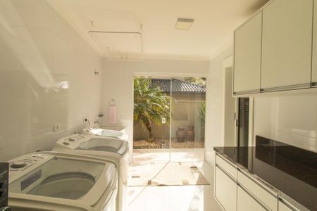 Casa de condomínio à venda com 430m², 6 quartos e 3 vagas Casa de condomínio à venda com 430m², 6 quartos e 3 vagasÁrea de Serviço