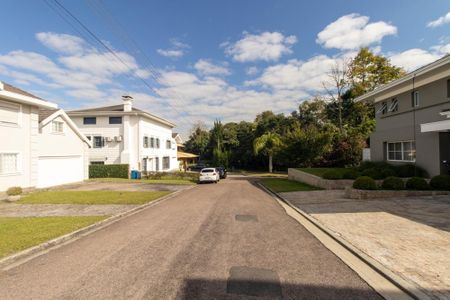 Casa de condomínio à venda com 430m², 6 quartos e 3 vagas Casa de condomínio à venda com 430m², 6 quartos e 3 vagasÁrea externa