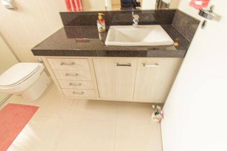Casa de condomínio à venda com 430m², 6 quartos e 3 vagas Casa de condomínio à venda com 430m², 6 quartos e 3 vagasBanheiro da Suíte 2