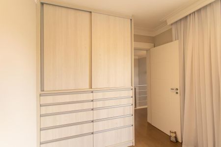 Casa de condomínio à venda com 430m², 6 quartos e 3 vagas Casa de condomínio à venda com 430m², 6 quartos e 3 vagasQuarto 3