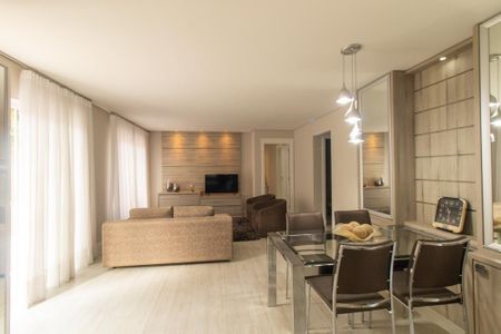 Casa de condomínio à venda com 430m², 6 quartos e 3 vagas Casa de condomínio à venda com 430m², 6 quartos e 3 vagasSala/Cozinha