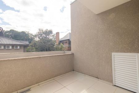 Casa de condomínio à venda com 430m², 6 quartos e 3 vagas Casa de condomínio à venda com 430m², 6 quartos e 3 vagasVaranda do Quarto Suite 4