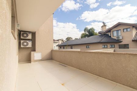 Casa de condomínio à venda com 430m², 6 quartos e 3 vagas Casa de condomínio à venda com 430m², 6 quartos e 3 vagasVaranda do Quarto Suite 4