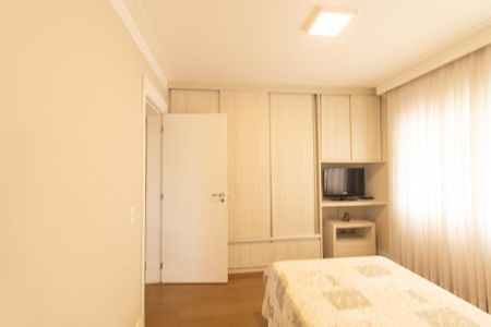 Casa de condomínio à venda com 430m², 6 quartos e 3 vagas Casa de condomínio à venda com 430m², 6 quartos e 3 vagasQuarto 2 Suite 2