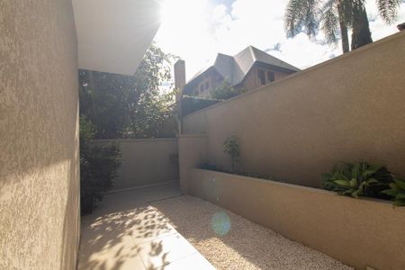 Casa de condomínio à venda com 430m², 6 quartos e 3 vagas Casa de condomínio à venda com 430m², 6 quartos e 3 vagasÁrea externa