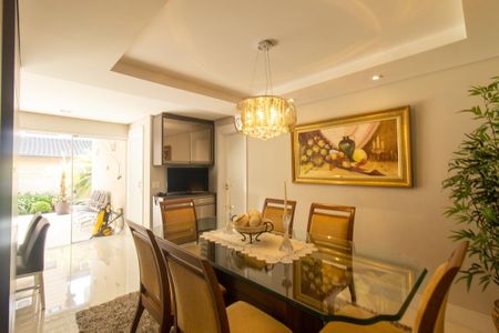 Casa de condomínio à venda com 430m², 6 quartos e 3 vagas Casa de condomínio à venda com 430m², 6 quartos e 3 vagasCozinha