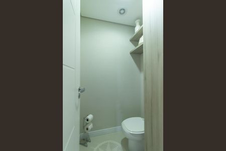 Casa de condomínio à venda com 430m², 6 quartos e 3 vagas Casa de condomínio à venda com 430m², 6 quartos e 3 vagasLavabo