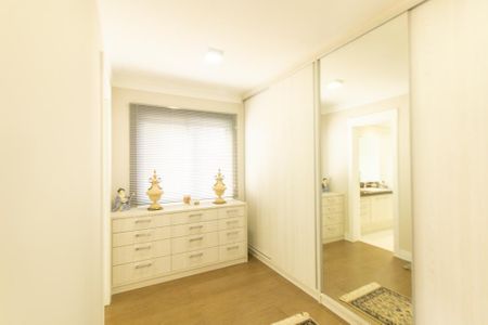 Casa de condomínio à venda com 430m², 6 quartos e 3 vagas Casa de condomínio à venda com 430m², 6 quartos e 3 vagasBanheiro da Suite 3