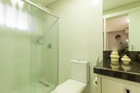 Casa de condomínio à venda com 430m², 6 quartos e 3 vagas Casa de condomínio à venda com 430m², 6 quartos e 3 vagasBanheiro da Suíte 5