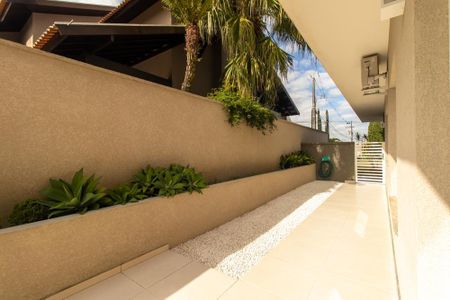 Casa de condomínio à venda com 430m², 6 quartos e 3 vagas Casa de condomínio à venda com 430m², 6 quartos e 3 vagasÁrea externa