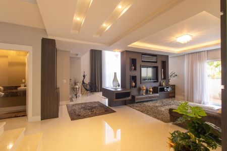 Casa de condomínio à venda com 430m², 6 quartos e 3 vagas Casa de condomínio à venda com 430m², 6 quartos e 3 vagasSala