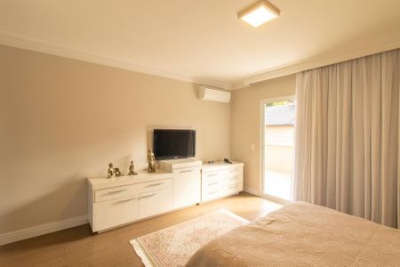 Casa de condomínio à venda com 430m², 6 quartos e 3 vagas Casa de condomínio à venda com 430m², 6 quartos e 3 vagasQuarto 4 Suite 3