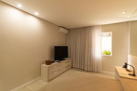 Casa de condomínio à venda com 430m², 6 quartos e 3 vagas Casa de condomínio à venda com 430m², 6 quartos e 3 vagasQuarto 6 Suite 5