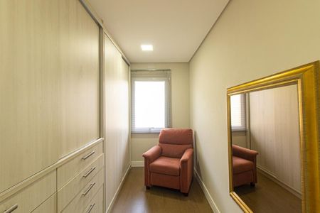 Casa de condomínio à venda com 430m², 6 quartos e 3 vagas Casa de condomínio à venda com 430m², 6 quartos e 3 vagasCloset da suíte 4