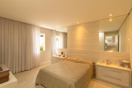 Casa de condomínio à venda com 430m², 6 quartos e 3 vagas Casa de condomínio à venda com 430m², 6 quartos e 3 vagasQuarto 6 Suite 5