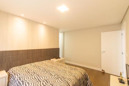 Casa de condomínio à venda com 430m², 6 quartos e 3 vagas Casa de condomínio à venda com 430m², 6 quartos e 3 vagasQuarto 5 Suite 4