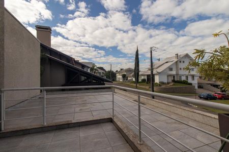 Casa de condomínio à venda com 430m², 6 quartos e 3 vagas Casa de condomínio à venda com 430m², 6 quartos e 3 vagasVaranda do Quarto 3