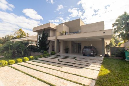 Casa de condomínio à venda com 430m², 6 quartos e 3 vagas Casa de condomínio à venda com 430m², 6 quartos e 3 vagasFachada