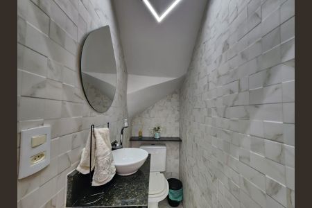 Casa à venda com 120m², 3 quartos e 2 vagasBanheiro 