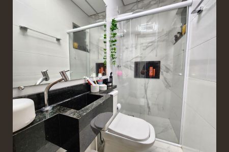 Casa à venda com 120m², 3 quartos e 2 vagasBanheiro 