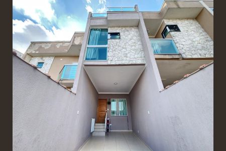 Casa à venda com 120m², 3 quartos e 2 vagasÁrea externa
