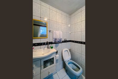 Casa à venda com 600m², 8 quartos e 6 vagas Casa à venda com 600m², 8 quartos e 6 vagasBanheiro (Casa 2)