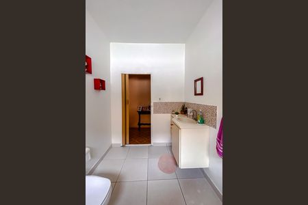 Casa à venda com 600m², 8 quartos e 6 vagas Casa à venda com 600m², 8 quartos e 6 vagasBanheiro