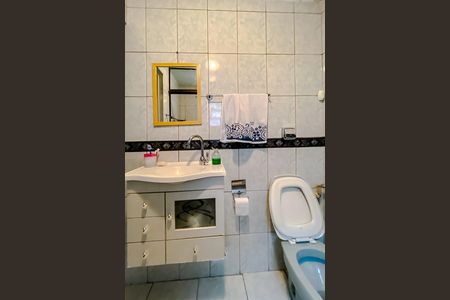 Casa à venda com 600m², 8 quartos e 6 vagas Casa à venda com 600m², 8 quartos e 6 vagasBanheiro (Casa 2)