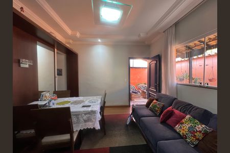 Casa à venda com 180m², 3 quartos e 10 vagas