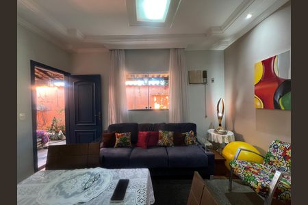 Casa à venda com 180m², 3 quartos e 10 vagas