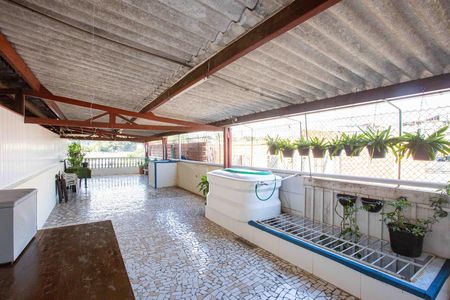 Casa à venda com 272m², 3 quartos e 2 vagasSacada