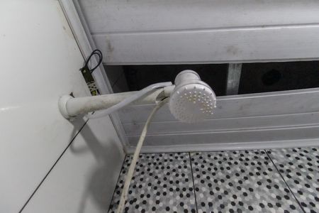 Casa à venda com 140m², 1 quarto e 2 vagas Casa à venda com 140m², 1 quarto e 2 vagasBanheiro Casa 2