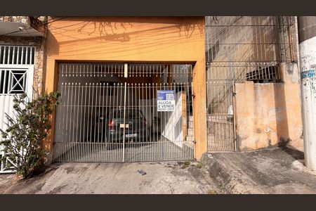 Casa à venda com 140m², 1 quarto e 2 vagas Casa à venda com 140m², 1 quarto e 2 vagasFachada