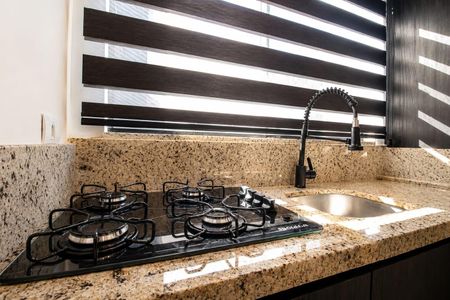 Cozinha de casa de condomínio para alugar com 2 quartos, 52m² em Hauer, Curitiba