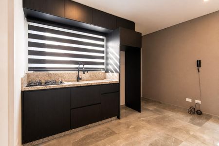 Sala de casa de condomínio para alugar com 2 quartos, 52m² em Hauer, Curitiba